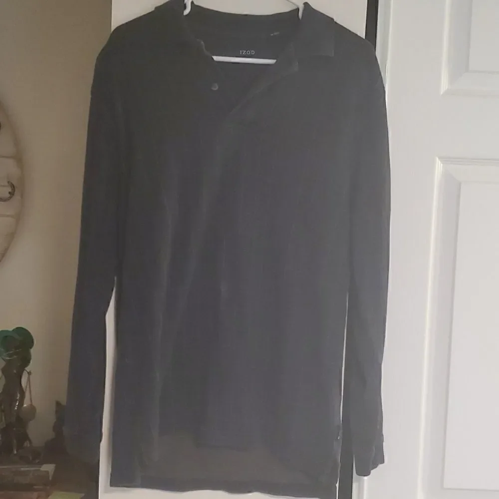 Men's Collared three button light sweater